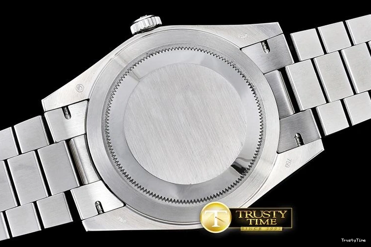 0210 RDD0207F – DayDate Compact 677